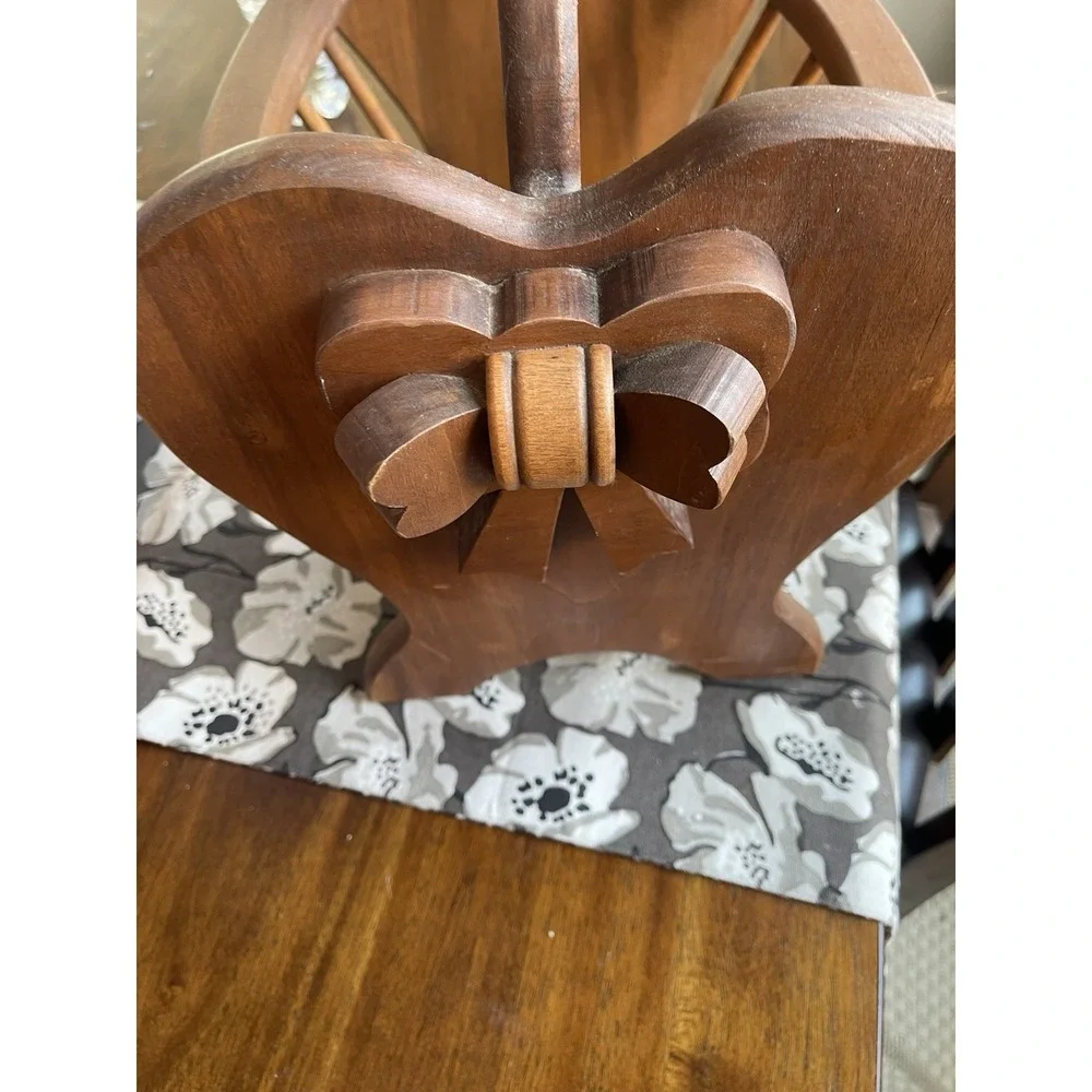Large VTG Heart-Shaped Wood Basket with 3D Bows Magazine Holder